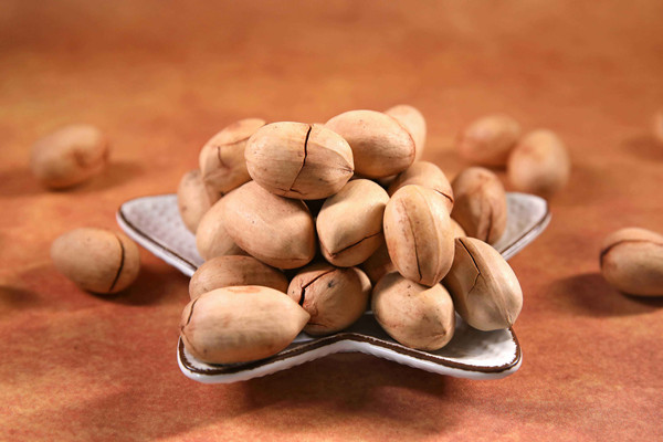 百草味碧根果能和蜂蜜一起吃嗎 百草味碧根果可以抗衰老嗎 百草味碧根果能和蜂蜜一起吃嗎 百草味碧根果可以抗衰老嗎