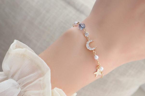 手鏈?zhǔn)裁磁谱颖容^好 手鏈戴哪個(gè)手比較好 手鏈?zhǔn)裁磁谱颖容^好 手鏈戴哪個(gè)手比較好