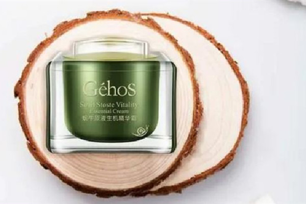 精華霜用完要不要洗 精華霜抹臉上怎么發(fā)油 精華霜用完要不要洗 精華霜抹臉上怎么發(fā)油