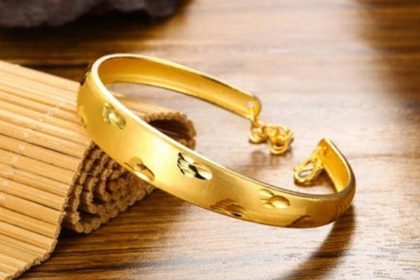 金手鐲怎么選擇合適的圈口 黃金手鐲選活口還是死口的好 金手鐲怎么選擇合適的圈口 黃金手鐲選活口還是死口的好