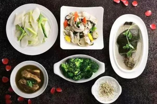 月子餐可以吃牛肉嗎 月子餐可以吃芹菜嗎 月子餐可以吃牛肉嗎 月子餐可以吃芹菜嗎