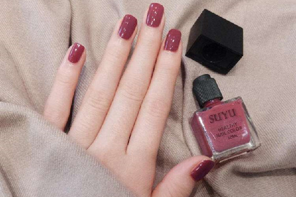 指甲油怎么才能快速干 指甲油要不要照燈 指甲油怎么才能快速干 指甲油要不要照燈