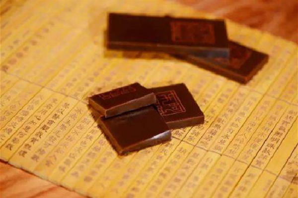 東阿阿膠可以放多久 東阿阿膠放了10年還能吃不 東阿阿膠可以放多久 東阿阿膠放了10年還能吃不