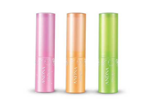 潤唇膏可以擦臉上嗎 潤唇膏擦臉好不好 潤唇膏可以擦臉上嗎 潤唇膏擦臉好不好