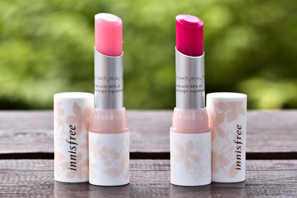 潤唇膏是否要卸妝 潤唇膏可以用來卸妝嗎 潤唇膏是否要卸妝 潤唇膏可以用來卸妝嗎