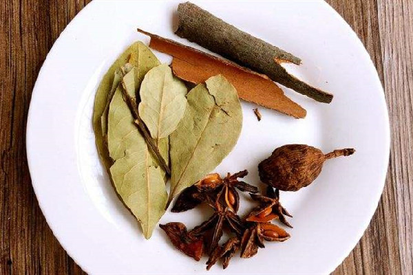 香葉適合做什么菜 香葉在鹵水中起到什么樣的作用 香葉適合做什么菜 香葉在鹵水中起到什么樣的作用