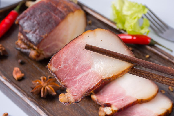 臘肉是要煮熟了再炒嗎 臘肉應(yīng)該怎么清洗 臘肉是要煮熟了再炒嗎 臘肉應(yīng)該怎么清洗