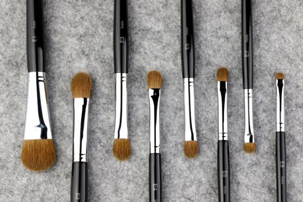 眼影刷是動物毛好還是人造纖維好 新買的眼影刷要洗了再用嗎 眼影刷是動物毛好還是人造纖維好 新買的眼影刷要洗了再用嗎