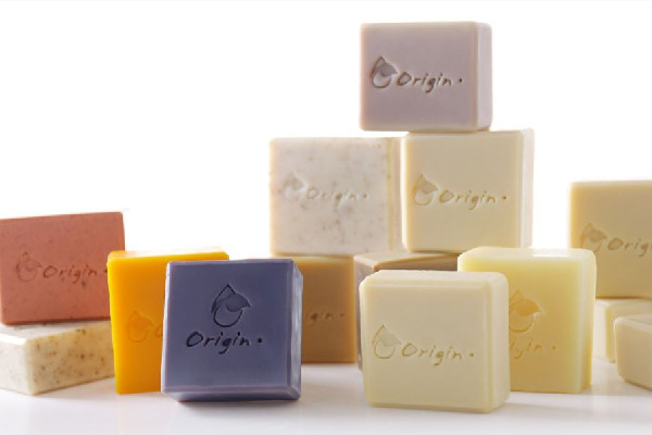 手工皂和普通香皂的區(qū)別 手工皂適合敏感肌嗎 手工皂和普通香皂的區(qū)別 手工皂適合敏感肌嗎