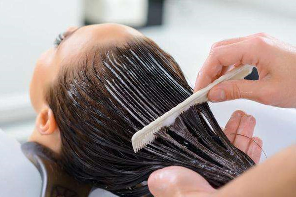 焗油會導(dǎo)致掉頭發(fā)嗎 焗油對頭發(fā)傷害大嗎 焗油會導(dǎo)致掉頭發(fā)嗎 焗油對頭發(fā)傷害大嗎