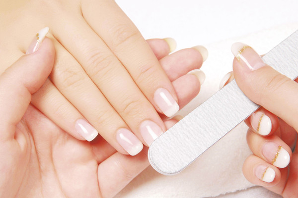 美甲一次要多久 美甲會(huì)自己脫落嗎 美甲一次要多久 美甲會(huì)自己脫落嗎