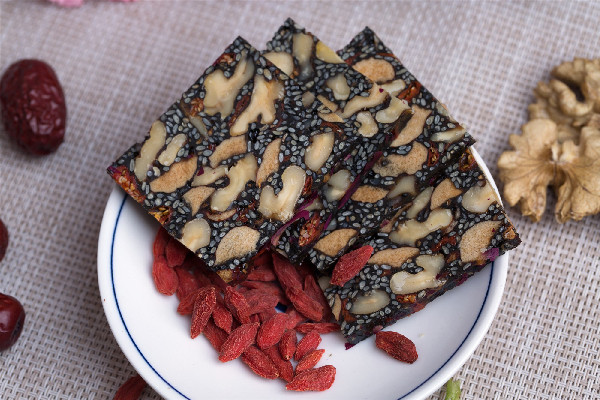 桃花姬阿膠糕適合老人吃嗎 桃花姬阿膠糕可以補氣血嗎 桃花姬阿膠糕適合老人吃嗎 桃花姬阿膠糕可以補氣血嗎