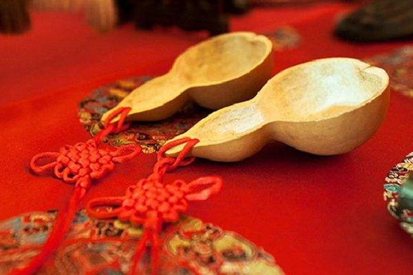 本命年虎年要佩戴什么 本命年虎年帶紅繩戴哪只手 本命年虎年要佩戴什么 本命年虎年帶紅繩戴哪只手