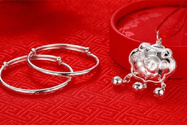 999銀的價(jià)格多少錢一克 999銀和純銀的區(qū)別 999銀的價(jià)格多少錢一克 999銀和純銀的區(qū)別