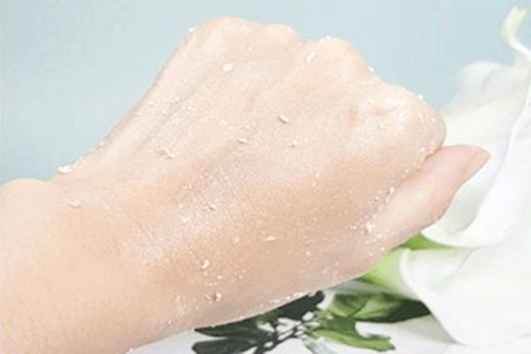 去角質(zhì)是早上好還是晚上好 去角質(zhì)是直接往臉上涂嗎 去角質(zhì)是早上好還是晚上好 去角質(zhì)是直接往臉上涂嗎