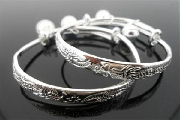 銀飾真的能排毒嗎 銀飾對(duì)身體有什么好處 銀飾真的能排毒嗎 銀飾對(duì)身體有什么好處