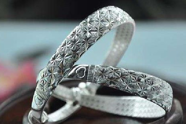 銀飾真的能排毒嗎 銀飾對(duì)身體有什么好處 銀飾真的能排毒嗎 銀飾對(duì)身體有什么好處