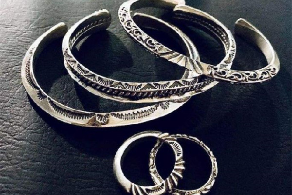 銀飾發(fā)黑怎么清理 銀飾發(fā)黑用牙膏清洗可以嗎 銀飾發(fā)黑怎么清理 銀飾發(fā)黑用牙膏清洗可以嗎