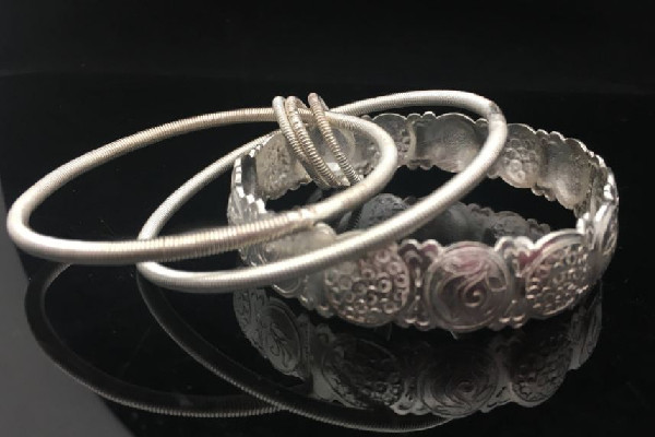 銀飾可以戴著睡覺嗎 銀飾可以祛濕排毒嗎 銀飾可以戴著睡覺嗎 銀飾可以祛濕排毒嗎