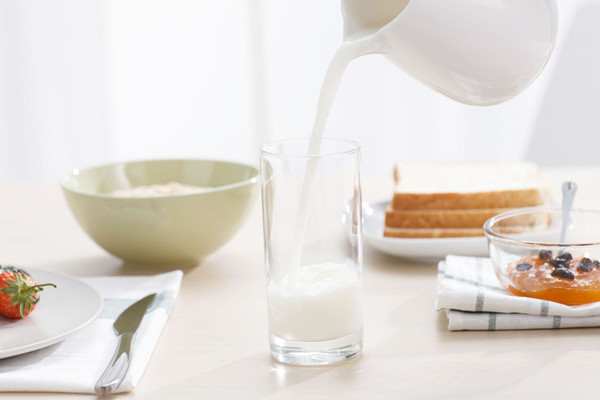 牛奶開(kāi)封后多久不能喝 牛奶需要多久消化 牛奶開(kāi)封后多久不能喝 牛奶需要多久消化