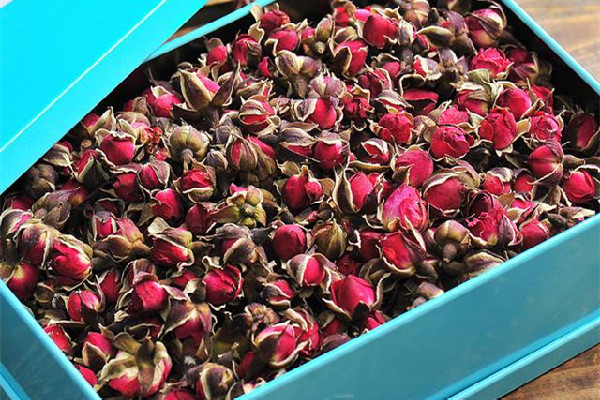 玫瑰花泡水水溫多少合適 玫瑰花怎么泡水喝最好 玫瑰花泡水水溫多少合適 玫瑰花怎么泡水喝最好
