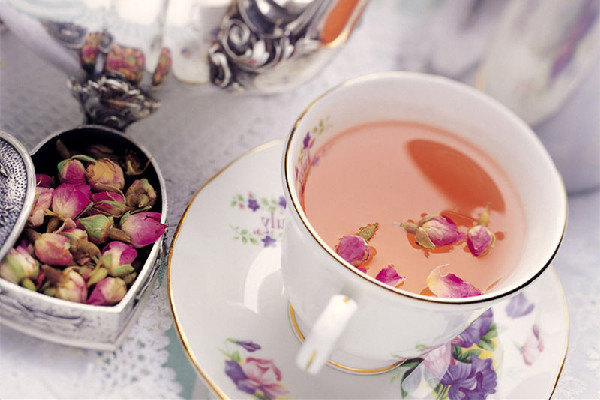 玫瑰花泡水是花朵好還是花苞好 玫瑰花泡水是藍色的能喝嗎 玫瑰花泡水是花朵好還是花苞好 玫瑰花泡水是藍色的能喝嗎