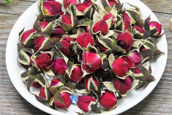 玫瑰花泡水可以長期喝嗎 玫瑰花泡水可以用保溫杯泡嗎 玫瑰花泡水可以長期喝嗎 玫瑰花泡水可以用保溫杯泡嗎