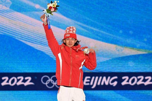 蘇翊鳴比賽裁判長(zhǎng):給冠軍分打高了 單板滑雪大跳臺(tái)比賽規(guī)則 蘇翊鳴比賽裁判長(zhǎng):給冠軍分打高了 單板滑雪大跳臺(tái)比賽規(guī)則