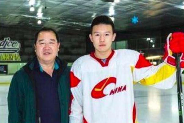 英達兒子英如鏑今天冬奧會上場 冰球比賽中每隊上場幾人 英達兒子英如鏑今天冬奧會上場 冰球比賽中每隊上場幾人