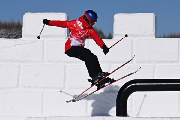 谷愛(ài)凌晉級(jí)坡面障礙決賽明日沖金 自由式滑雪是單板還是雙板 谷愛(ài)凌晉級(jí)坡面障礙決賽明日沖金 自由式滑雪是單板還是雙板