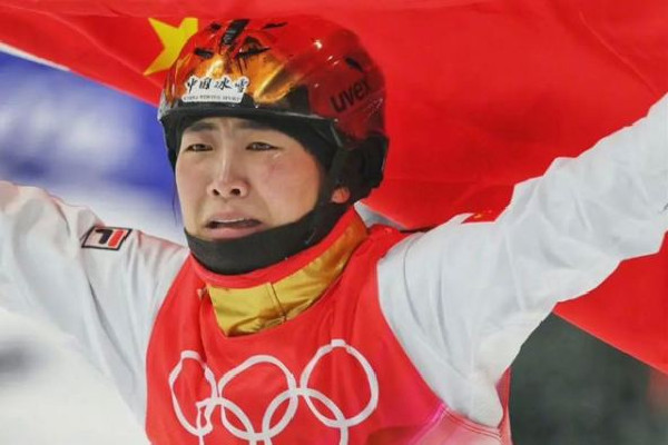 徐夢(mèng)桃奪金!中國(guó)金牌數(shù)平歷史之最 徐夢(mèng)桃名字是評(píng)書大師劉蘭芳取的 徐夢(mèng)桃奪金!中國(guó)金牌數(shù)平歷史之最 徐夢(mèng)桃名字是評(píng)書大師劉蘭芳取的