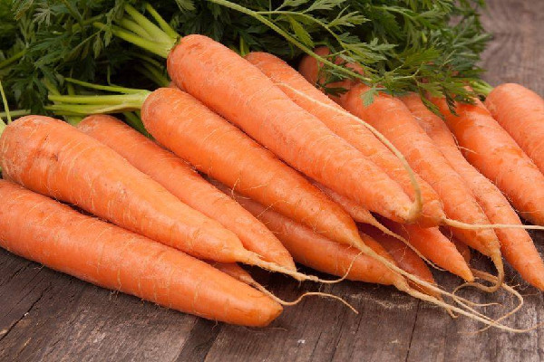 胡蘿卜生吃和熟吃的功效有什么不同 胡蘿卜的功效和作用 胡蘿卜生吃和熟吃的功效有什么不同 胡蘿卜的功效和作用