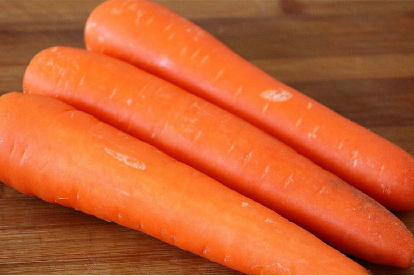 胡蘿卜有點(diǎn)發(fā)芽了還能吃嗎 胡蘿卜什么情況下不適合吃 胡蘿卜有點(diǎn)發(fā)芽了還能吃嗎 胡蘿卜什么情況下不適合吃