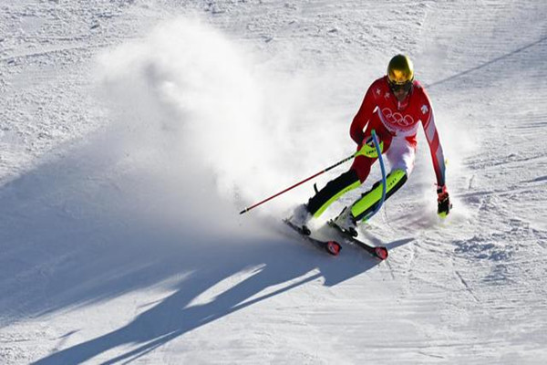 東北外賣小哥滑雪能有多炫酷 高山滑雪是冬奧會(huì)項(xiàng)目嗎 東北外賣小哥滑雪能有多炫酷 高山滑雪是冬奧會(huì)項(xiàng)目嗎