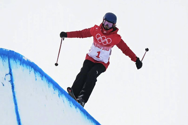 谷愛凌晉級女子U型場地技巧決賽 U型池無愧谷愛凌個人最強項 谷愛凌晉級女子U型場地技巧決賽 U型池無愧谷愛凌個人最強項