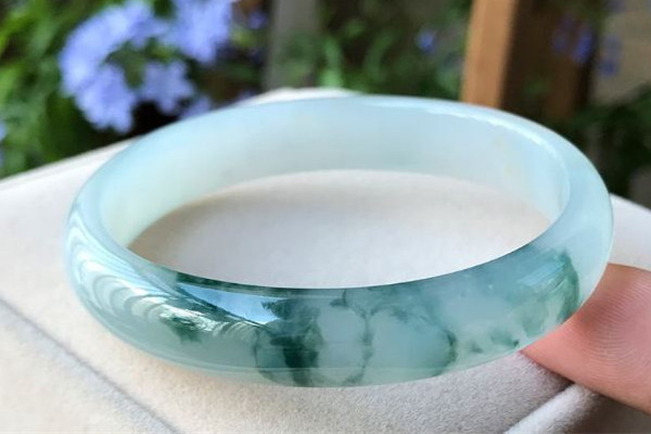 玉鐲子怎么辨別真假 玉鐲子會有氣泡嗎 玉鐲子怎么辨別真假 玉鐲子會有氣泡嗎