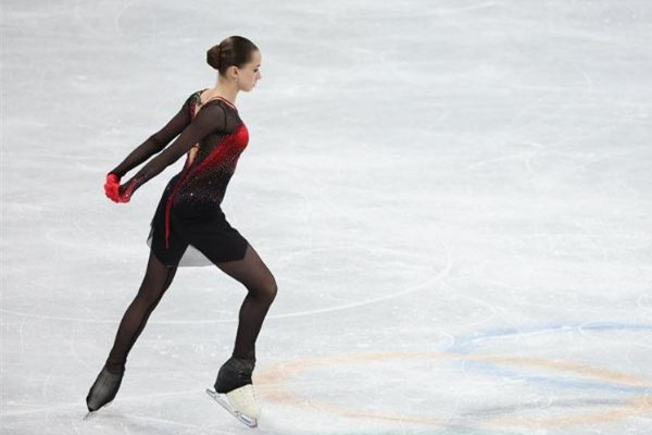 瓦利耶娃是故意摔倒嗎 花樣滑冰摔倒正常嗎 瓦利耶娃是故意摔倒嗎 花樣滑冰摔倒正常嗎