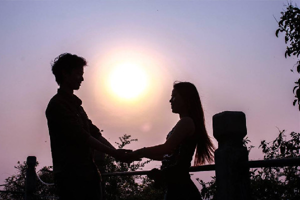 戀愛中男生都很想親密接觸嗎 戀愛中男生為什么喜歡親親抱抱 戀愛中男生都很想親密接觸嗎 戀愛中男生為什么喜歡親親抱抱