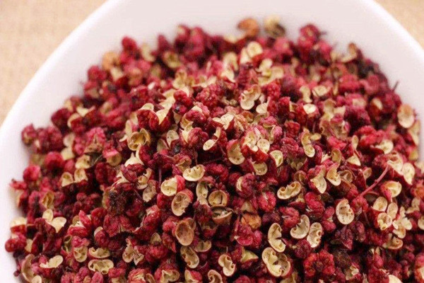 花椒泡水什么時(shí)間喝 花椒泡水什么人不能喝 花椒泡水什么時(shí)間喝 花椒泡水什么人不能喝