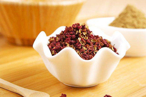 花椒泡水什么時(shí)間喝 花椒泡水什么人不能喝 花椒泡水什么時(shí)間喝 花椒泡水什么人不能喝