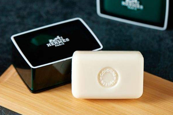 香皂洗臉和洗面奶洗臉的區(qū)別 香皂洗臉會變白嗎 香皂洗臉和洗面奶洗臉的區(qū)別 香皂洗臉會變白嗎