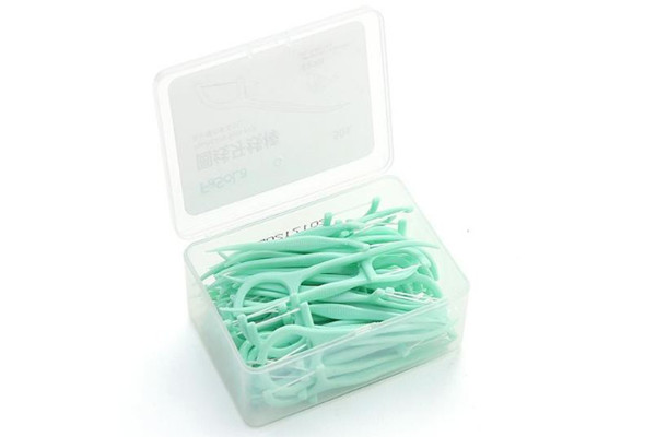 用牙線出血是怎么回事 牙線用多了牙齒會(huì)敏感嗎 用牙線出血是怎么回事 牙線用多了牙齒會(huì)敏感嗎