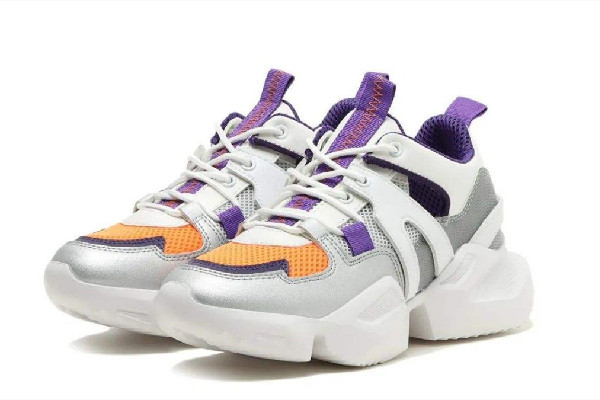 運(yùn)動(dòng)鞋有異味怎么去除 運(yùn)動(dòng)鞋有異味算質(zhì)量問(wèn)題嗎 運(yùn)動(dòng)鞋有異味怎么去除 運(yùn)動(dòng)鞋有異味算質(zhì)量問(wèn)題嗎