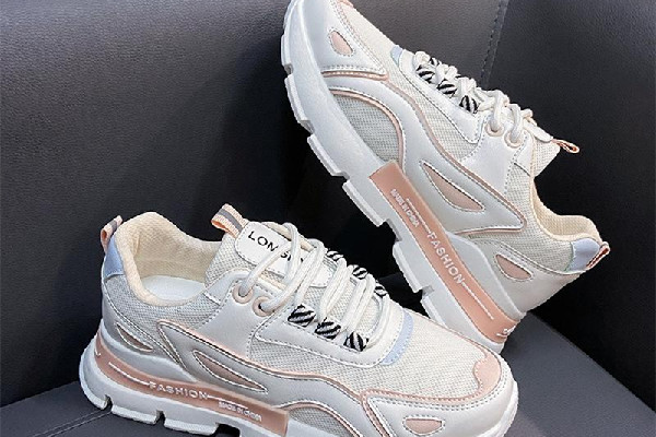 運(yùn)動(dòng)鞋有異味怎么去除 運(yùn)動(dòng)鞋有異味算質(zhì)量問(wèn)題嗎 運(yùn)動(dòng)鞋有異味怎么去除 運(yùn)動(dòng)鞋有異味算質(zhì)量問(wèn)題嗎