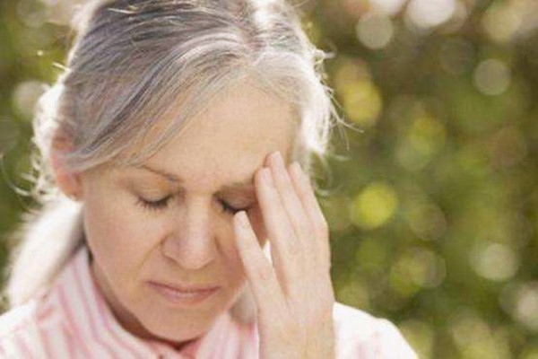 白頭發(fā)一般多少歲開始長 白頭發(fā)能恢復(fù)嗎 白頭發(fā)一般多少歲開始長 白頭發(fā)能恢復(fù)嗎