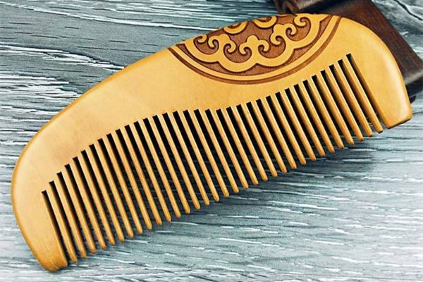 梳子有異味怎么去除 梳子買回來要不要洗 梳子有異味怎么去除 梳子買回來要不要洗