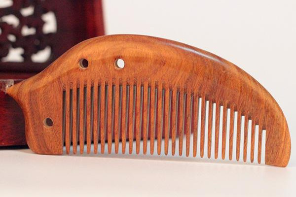 梳子有異味怎么去除 梳子買回來要不要洗 梳子有異味怎么去除 梳子買回來要不要洗