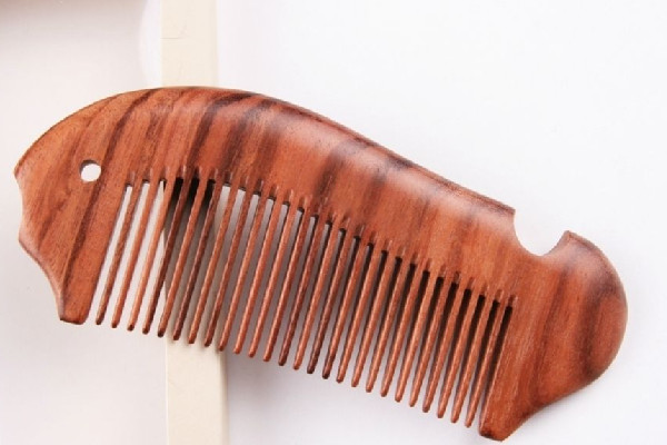 梳子有異味怎么去除 梳子買回來要不要洗 梳子有異味怎么去除 梳子買回來要不要洗