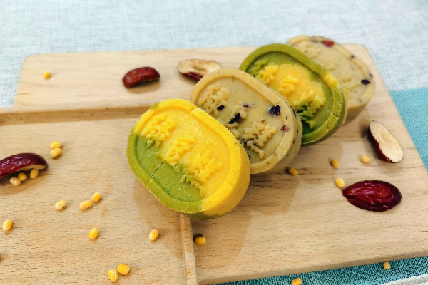 綠豆糕為什么是黃色的 綠豆糕開(kāi)裂原因 綠豆糕為什么是黃色的 綠豆糕開(kāi)裂原因