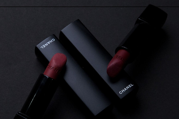 香奈兒口紅是啞光還是滋潤的 香奈兒口紅買什么顏色好看 香奈兒口紅是啞光還是滋潤的 香奈兒口紅買什么顏色好看